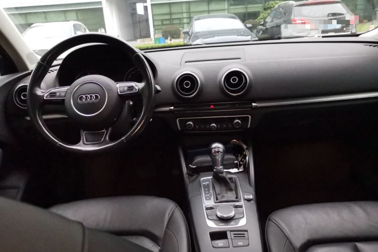 Used Audi A3 2014 Limousine 35 TFSI Automatic Comfort Model Center Console