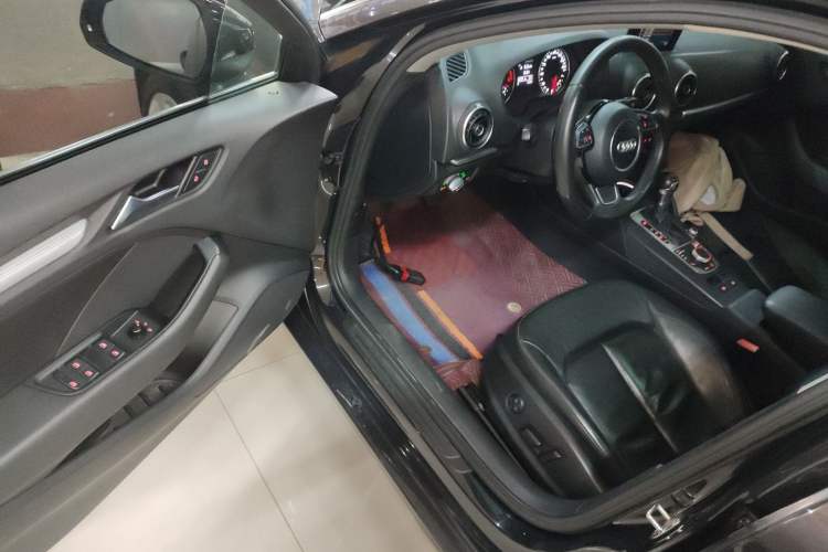 Used Audi A3 2014 Limousine 35 TFSI Automatic Comfort Model Driver Seat