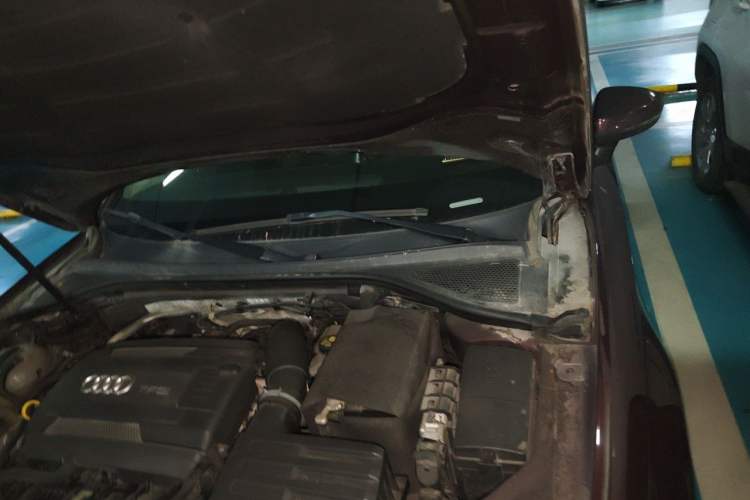 Used Audi A3 2014 Limousine 40 TFSI S line Comfort Model Engine Bay Left
