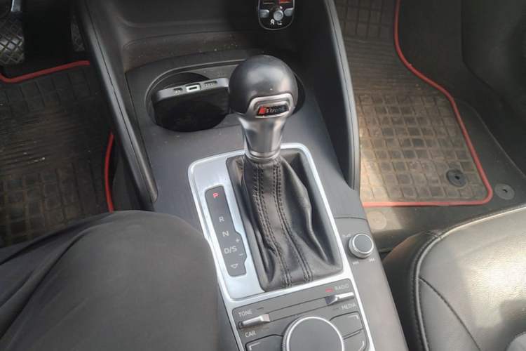 Used Audi A3 2014 Limousine 35 TFSI Automatic Advanced Model Gear Lever