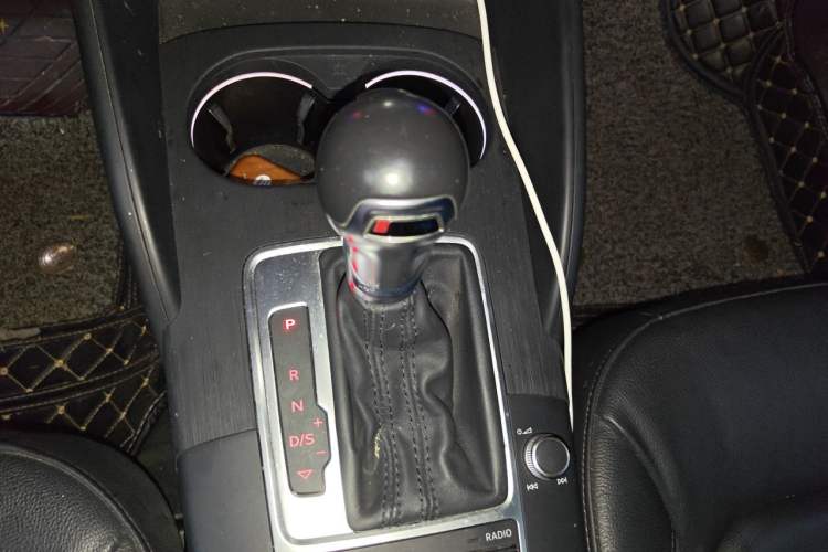 Used Audi A3 2014 Limousine 35 TFSI Automatic Comfort Model Gear Lever