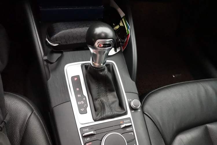 Used Audi A3 2014 Limousine 35 TFSI Automatic Comfort Model Gear Lever