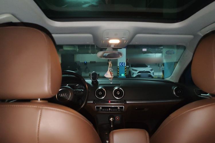 Used Audi A3 2014 Limousine 40 TFSI S line Comfort Model Headliner