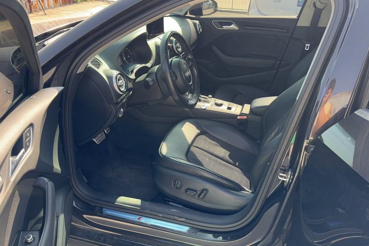 Used Audi A3 2014 Limousine 40 TFSI S line Comfort Model Interior 2