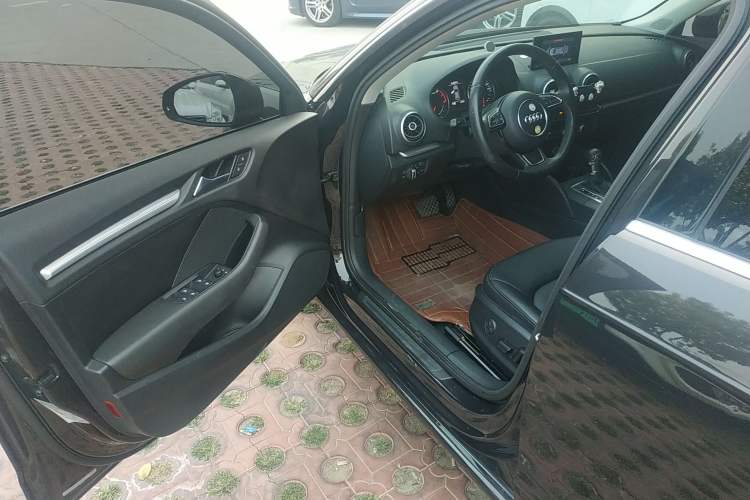 Used Audi A3 2014 Sportback 35 TFSI Automatic Style Edition Interior 2