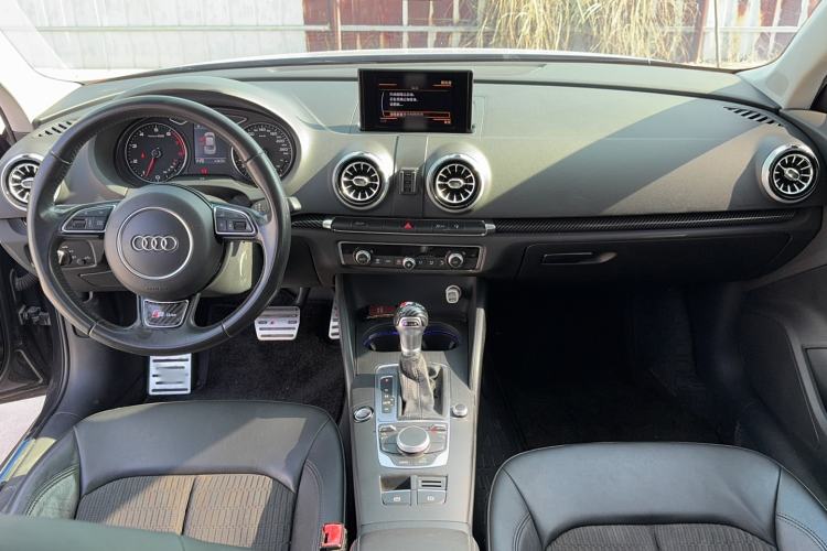Used Audi A3 2014 Limousine 40 TFSI S line Comfort Model Interior 3