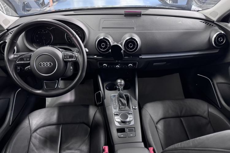 Used Audi A3 2014 Sportback 40 TFSI S line Luxury Model Interior 4