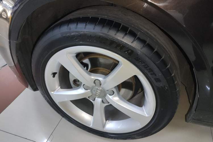 Used Audi A3 2014 Limousine 35 TFSI Automatic Comfort Model Left Front Wheel Hub