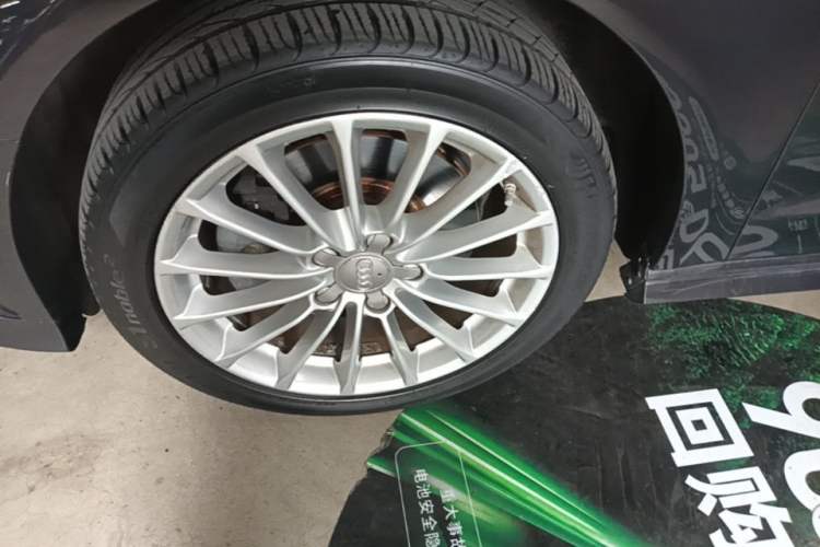 Used Audi A3 2014 Sportback 40 TFSI S line Luxury Model Left Front Wheel Hub