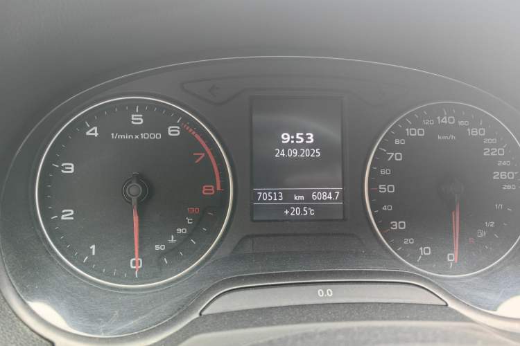 Used Audi A3 2014 Limousine 35 TFSI Automatic Fashion Model Odometer Close Up
