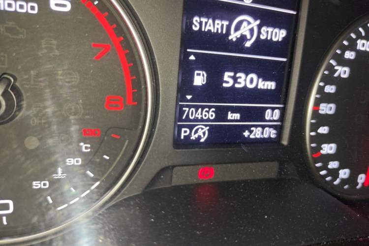 Used Audi A3 2014 Limousine 35 TFSI Automatic Comfort Model Odometer Close Up