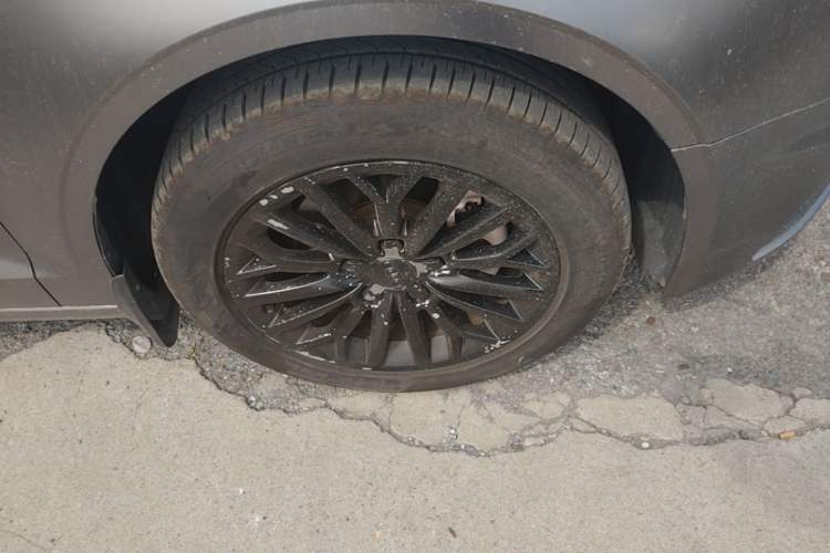 Used Audi A3 2014 Limousine 35 TFSI Automatic Advanced Model Right Front Wheel Hub