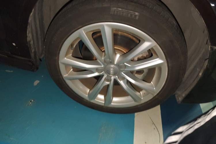 Used Audi A3 2014 Limousine 40 TFSI S line Comfort Model Right Front Wheel Hub