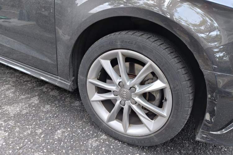 Used Audi A3 2014 Sportback 40 TFSI S line Comfort Model Right Front Wheel Hub