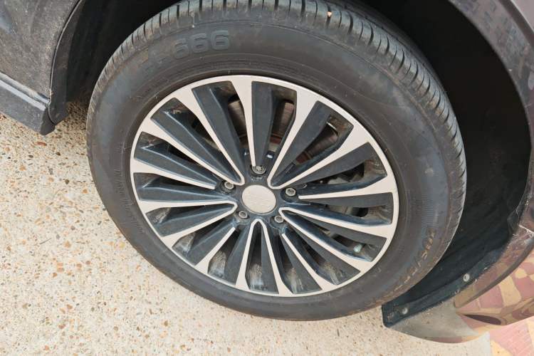 Used Audi A3 2014 Limousine 40 TFSI S line Comfort Model Right Front Wheel Hub