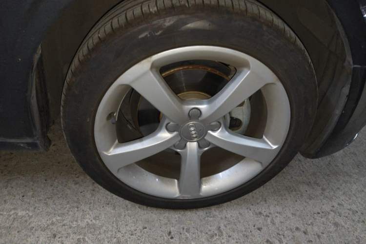Used Audi A3 2014 Limousine 35 TFSI Automatic Comfort Model Right Front Wheel Hub