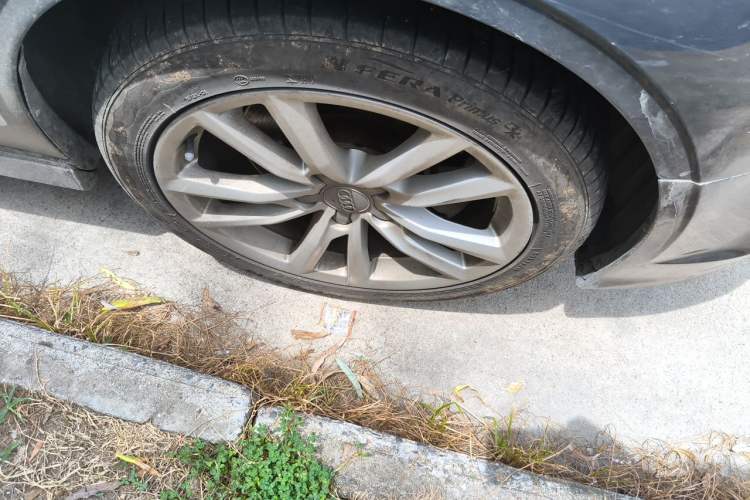 Used Audi A3 2014 Limousine 40 TFSI S line Comfort Model Right Front Wheel Hub