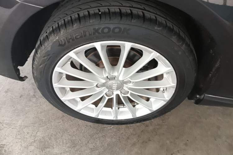 Used Audi A3 2014 Sportback 40 TFSI S line Luxury Model Right Rear Wheel Hub