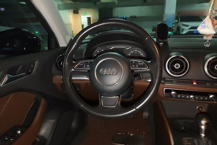 Used Audi A3 2014 Limousine 40 TFSI S line Comfort Model Steering Wheel