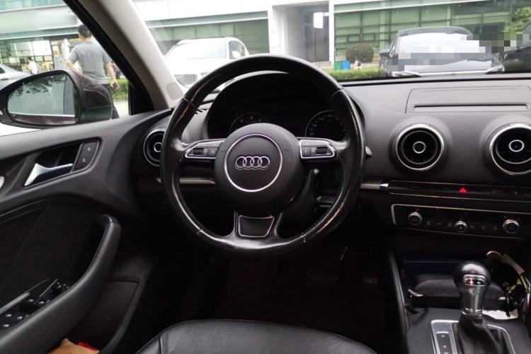 Used Audi A3 2014 Limousine 35 TFSI Automatic Comfort Model Steering Wheel