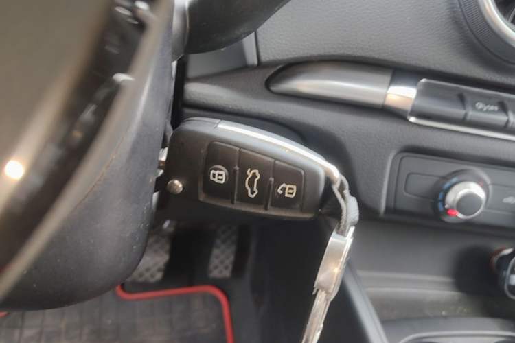 Used Audi A3 2014 Limousine 35 TFSI Automatic Advanced Model Vehicle Key