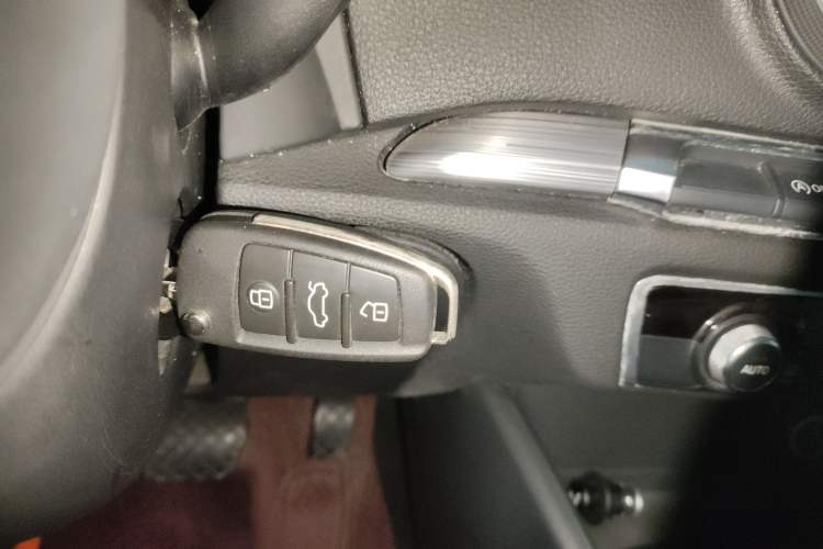 Used Audi A3 2014 Limousine 35 TFSI Automatic Comfort Model Vehicle Key