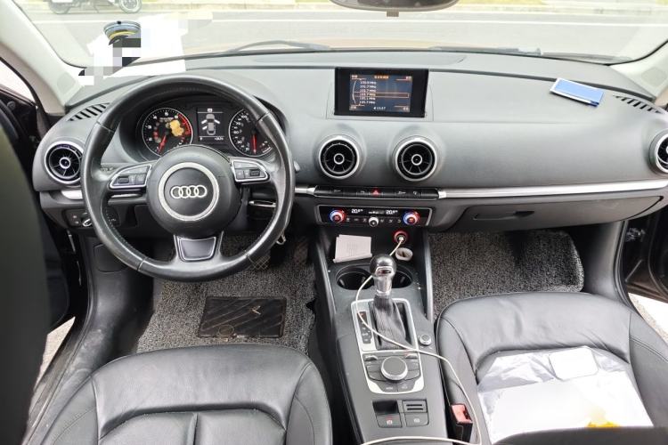Used Audi A3 2014 Limousine 35 TFSI Automatic Comfort Model Center Console