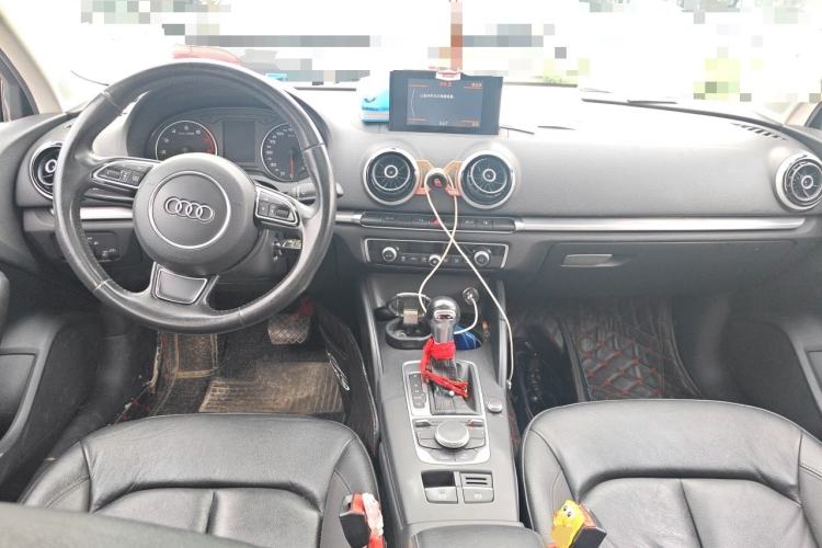 Used Audi A3 2014 Limousine 35 TFSI Automatic Comfort Model Center Console
