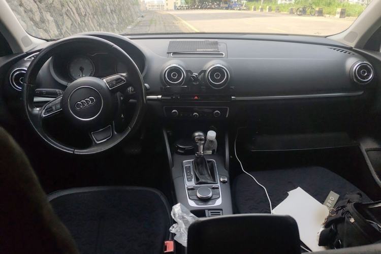 Used Audi A3 2014 Limousine 35 TFSI Automatic Comfort Model Center Console