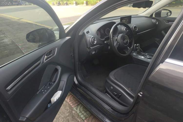 Used Audi A3 2014 Limousine 35 TFSI Automatic Comfort Model Driver Seat
