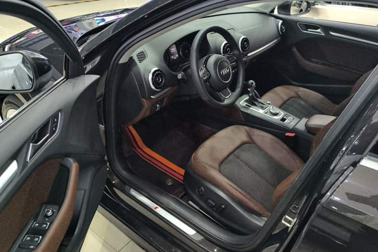 Used Audi A3 2014 Limousine 40 TFSI S line Comfort Model Driver Seat