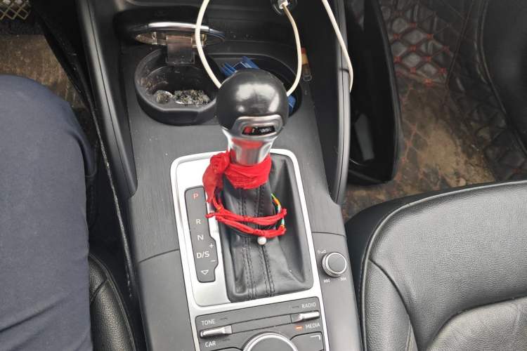 Used Audi A3 2014 Limousine 35 TFSI Automatic Comfort Model Gear Lever