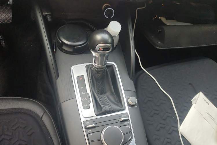 Used Audi A3 2014 Limousine 35 TFSI Automatic Comfort Model Gear Lever