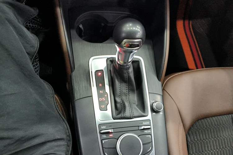 Used Audi A3 2014 Limousine 40 TFSI S line Comfort Model Gear Lever