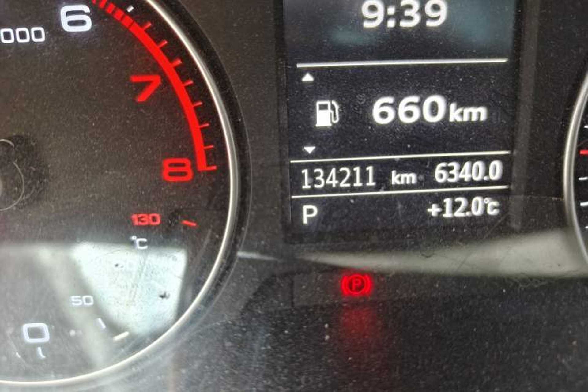 Used Audi A3 2014 Limousine 35 TFSI Automatic Fashion Model Odometer Close Up
