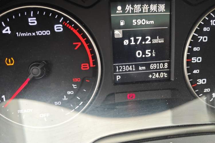 Used Audi A3 2014 Limousine 35 TFSI Automatic Comfort Model Odometer Close Up
