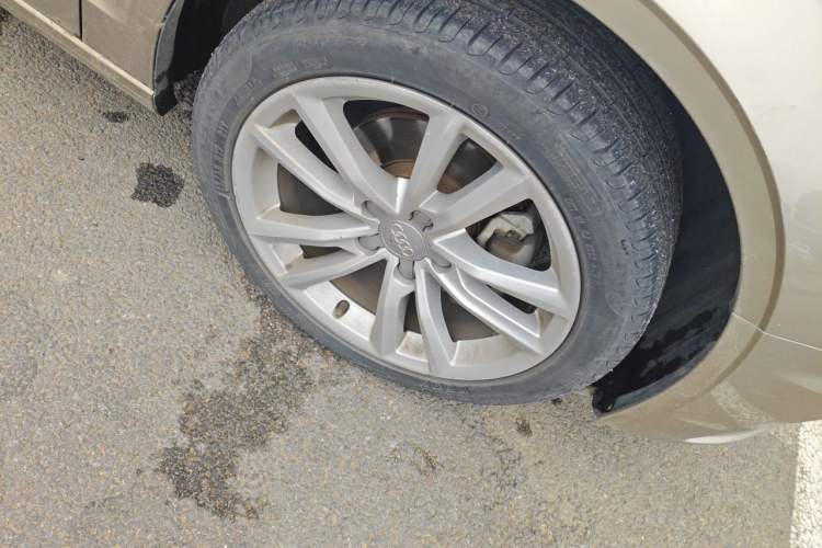 Used Audi A3 2014 Limousine 35 TFSI Automatic Comfort Model Right Front Wheel Hub