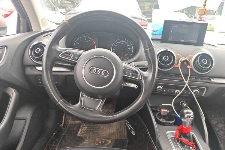 Used Audi A3 2014 Limousine 35 TFSI Automatic Comfort Model Steering Wheel