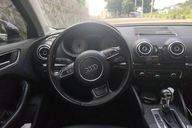 Used Audi A3 2014 Limousine 35 TFSI Automatic Comfort Model Steering Wheel