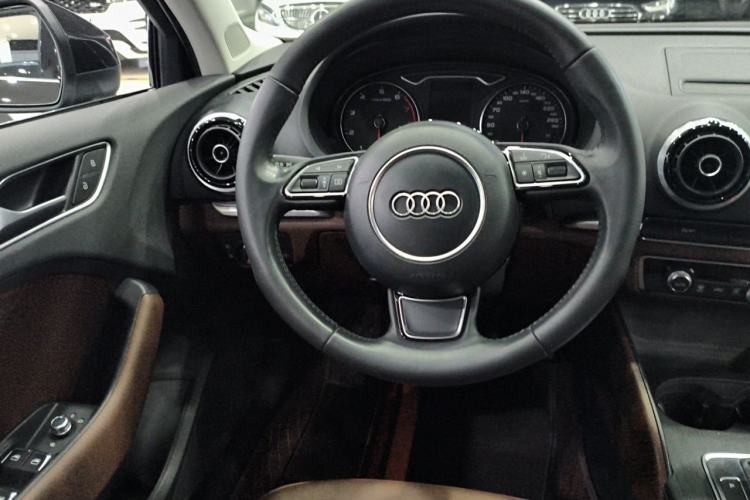 Used Audi A3 2014 Limousine 40 TFSI S line Comfort Model Steering Wheel