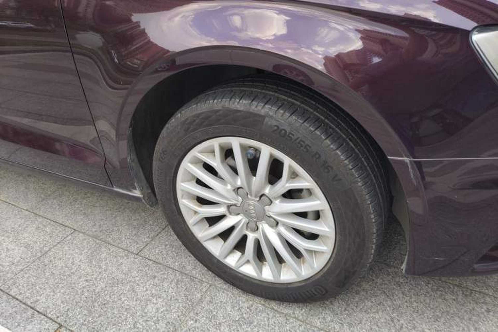 Used Audi A3 2014 Limousine 35 TFSI Automatic Fashion Model Right Front Wheel Hub