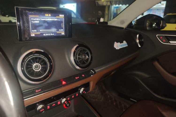Used Audi A3 2014 Limousine 40 TFSI S line Comfort Model Audio And AC Panel