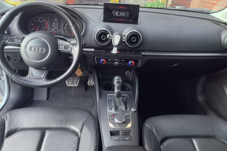 Used Audi A3 2014 Sportback 35 TFSI Automatic Comfort Model Center Console
