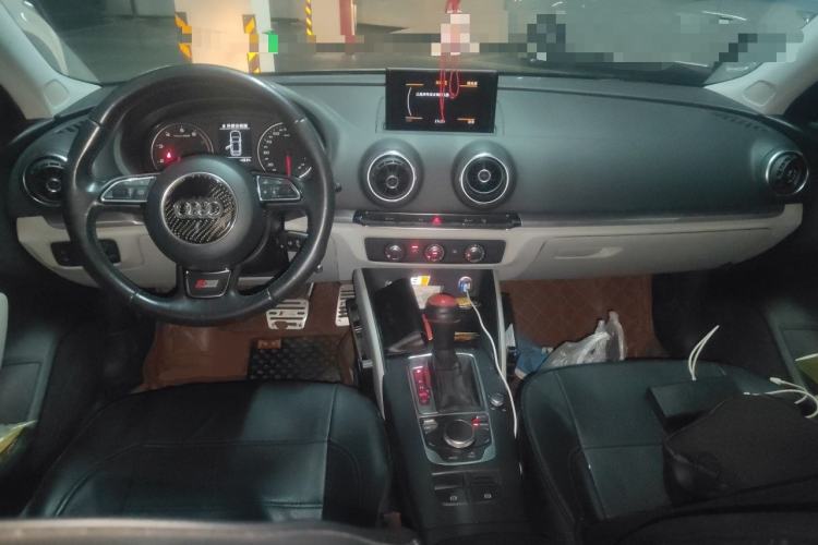 Used Audi A3 2014 Sportback 35 TFSI Automatic Style Edition Center Console