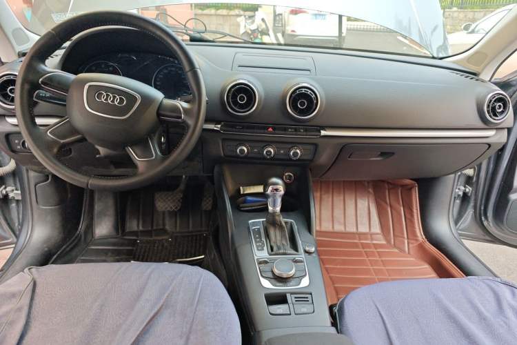 Used Audi A3 2014 Sportback 35 TFSI Automatic Ambition Edition Center Console