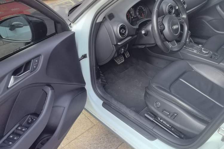 Used Audi A3 2014 Sportback 35 TFSI Automatic Comfort Model Driver Seat