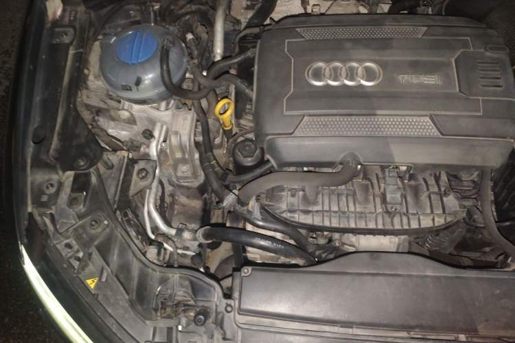 Used Audi A3 2014 Limousine 40 TFSI S line Comfort Model Engine Bay Right