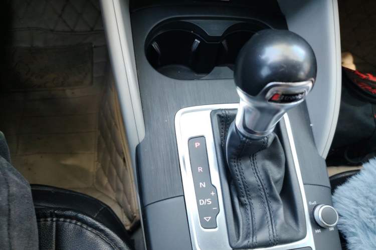 Used Audi A3 2014 Limousine 35 TFSI Automatic Comfort Model Gear Lever