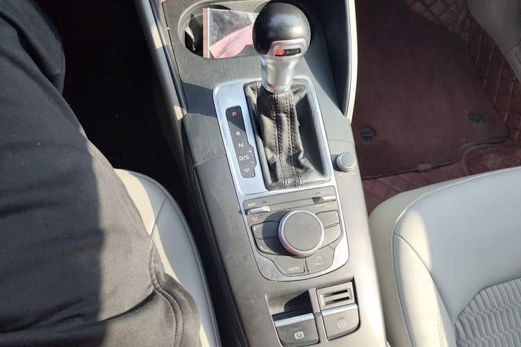Used Audi A3 2014 Limousine 40 TFSI S line Comfort Model Gear Lever