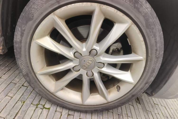 Used Audi A3 2014 Sportback 35 TFSI Automatic Comfort Model Right Front Wheel Hub